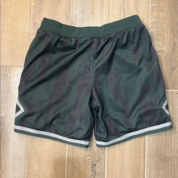 Men’s Legends Black and Gray Athletic Shorts - Picture 2 of 2